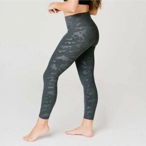 NWOT Zyia Women’s Battleship Gray Camo Luxe Leggings Suze 0